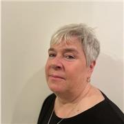 Formatrice d'anglais des affaires aux avec des apprenants de tous niveaux, aussi bien avec des cadres dirigeants qu'avec d'autres